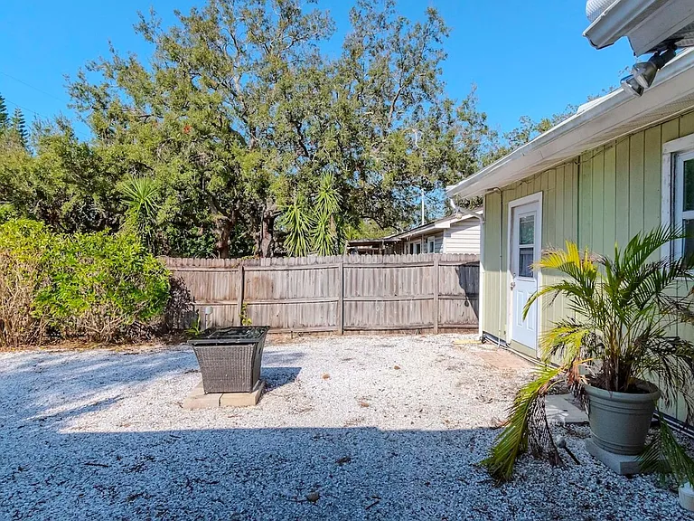 675 Clearwater Largo Rd S — Photo 14