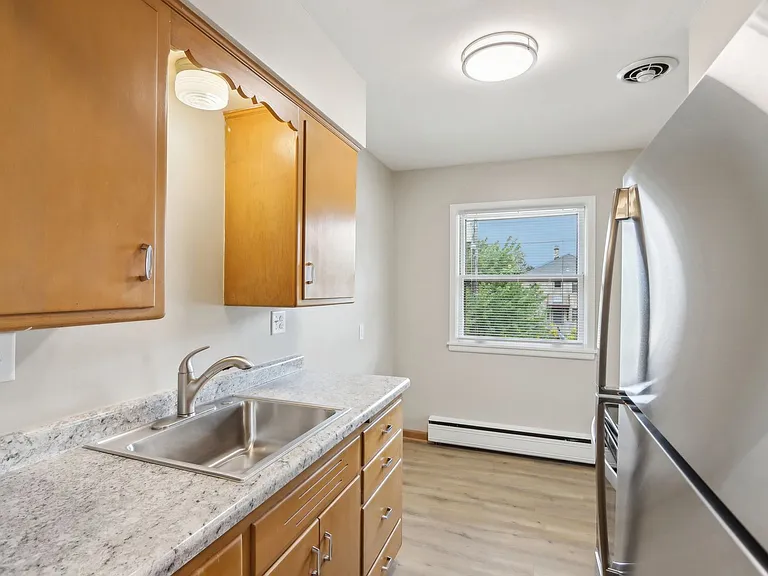 2204 S 99th St — Photo 5
