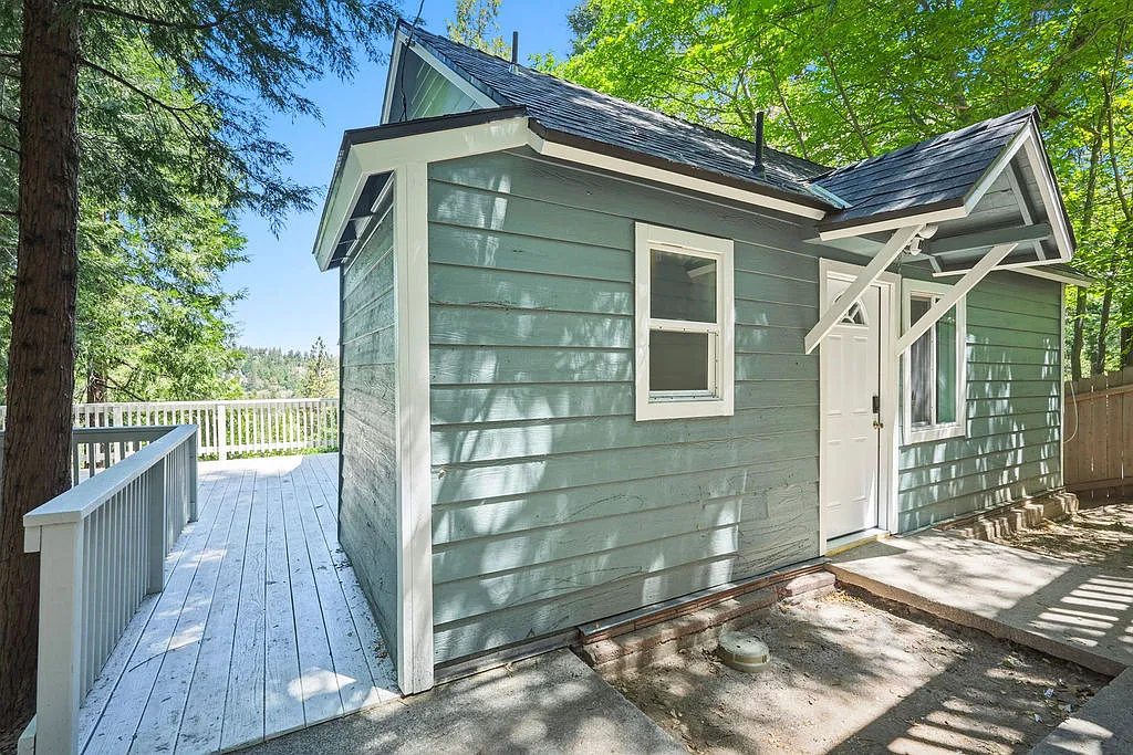 Building Photo - 23920 Scenic Dr
