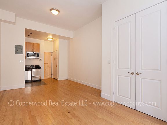 4th image of 405 E 87th St APT 1D