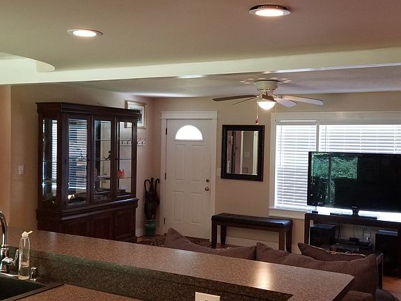 5th image of 1895 N Oak Dr