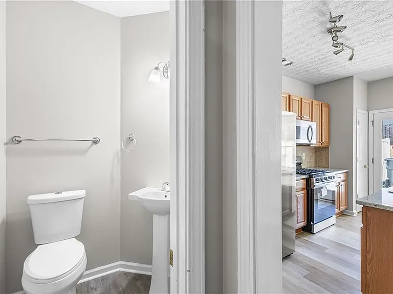 6604 Splashwater Dr — Photo 11