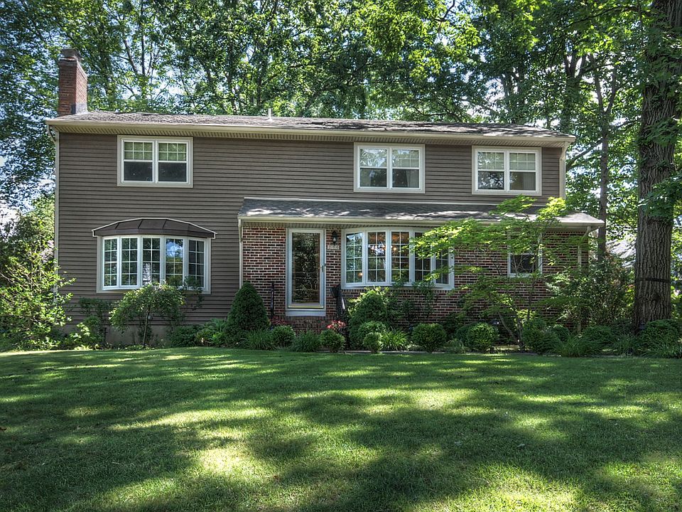 1st image of 250 Canterbury Dr