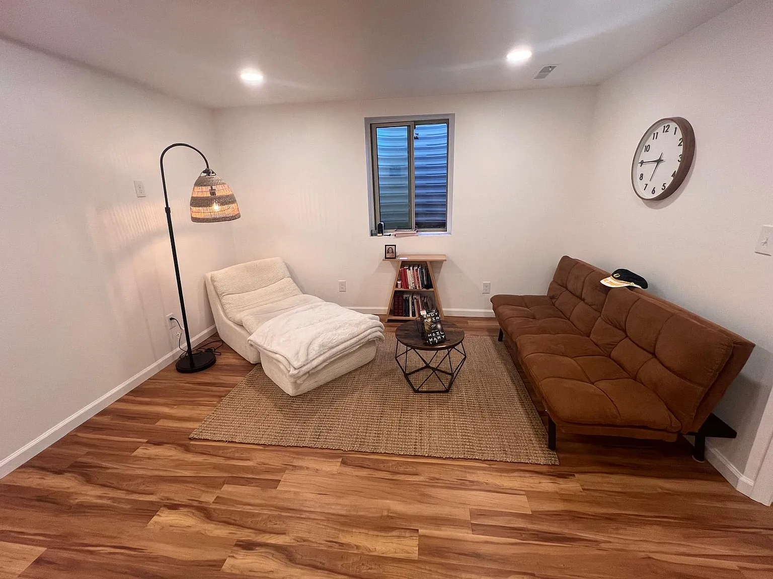 2 bed, 900 sqft, $1,350 — Photo 3