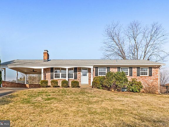 3rd image of 660 Foxcroft Rd