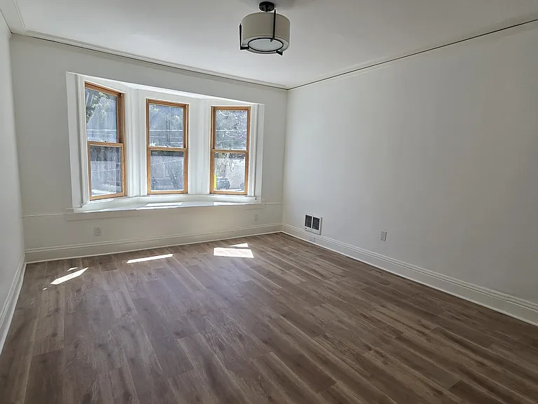 445 Webster St #5 — Photo 4