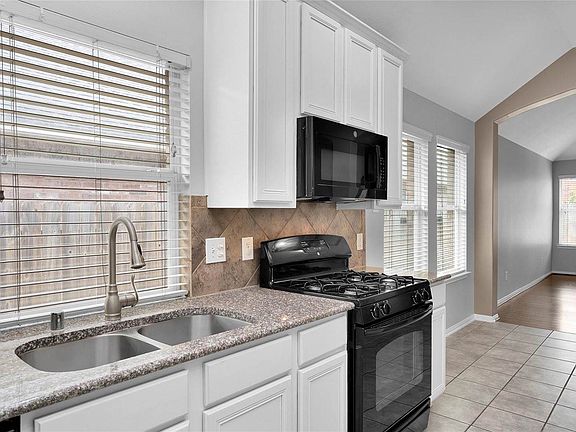4th image of 28234 Sweet Oak Ln
