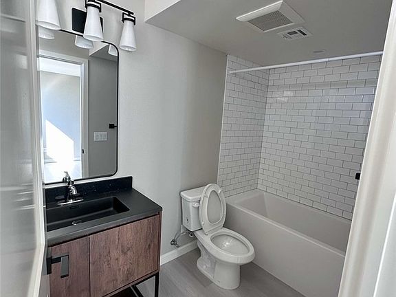4th image of 327 N Chicago St #327