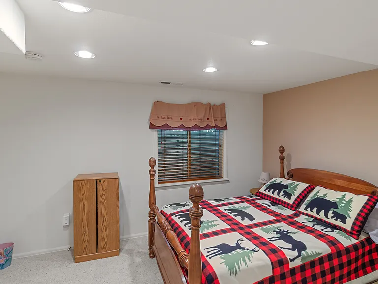 420 Hudson Ct — Photo 30