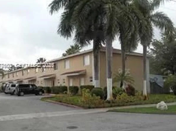 8031 NW 8th St APT 13, Miami, FL 33126