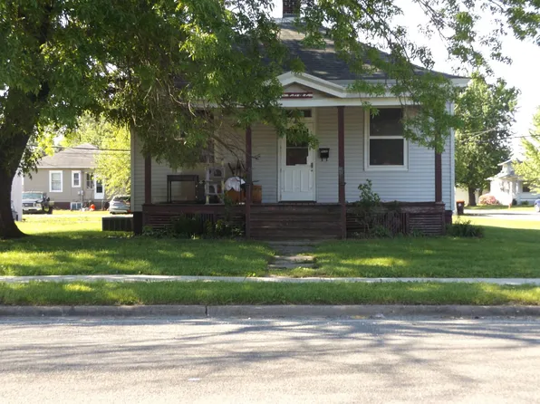 402 E Palm St, Roodhouse, IL 62082