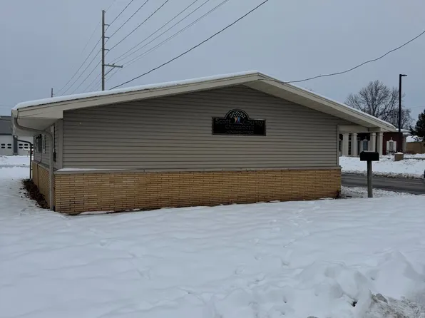 38 E Cherry St, Winchester, IL 62694