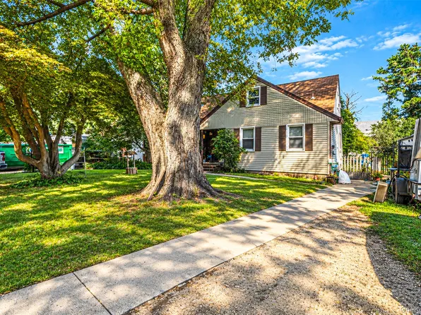 3698 Horseblock Road, Medford, NY 11763