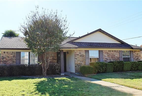 2nd image of 1800 Serenade Ln