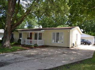 1425 Robinwood Dr, Aurora, IL 60506