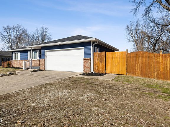 3rd image of 5326 Shelbyville Rd