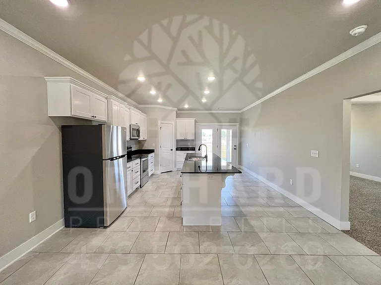528 Bradford Dr — Photo 6