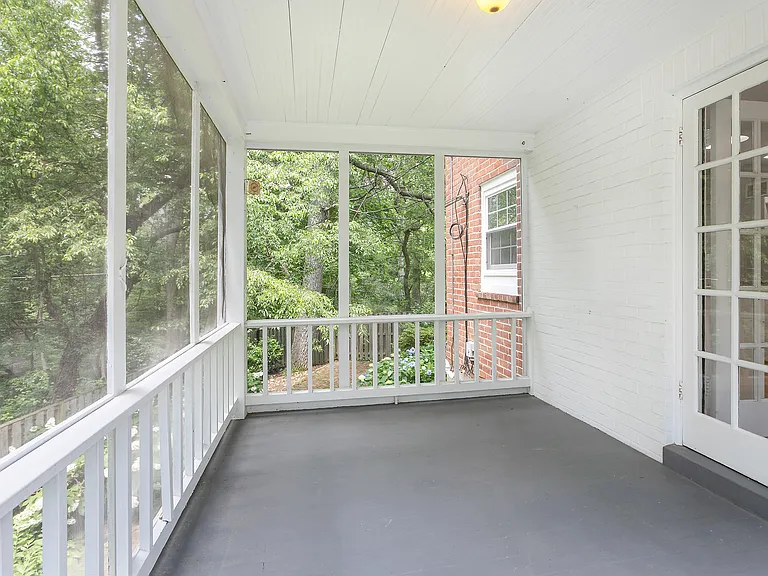 244 N Columbus St — Photo 12
