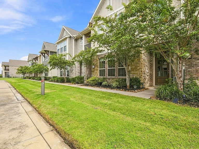9460 Caddo Ridge Ln — Photo 3