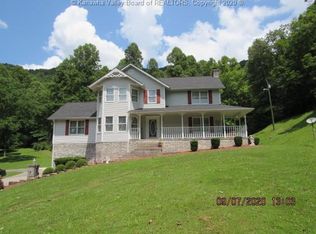 190 Emery Ln, Chapmanville, WV 25508