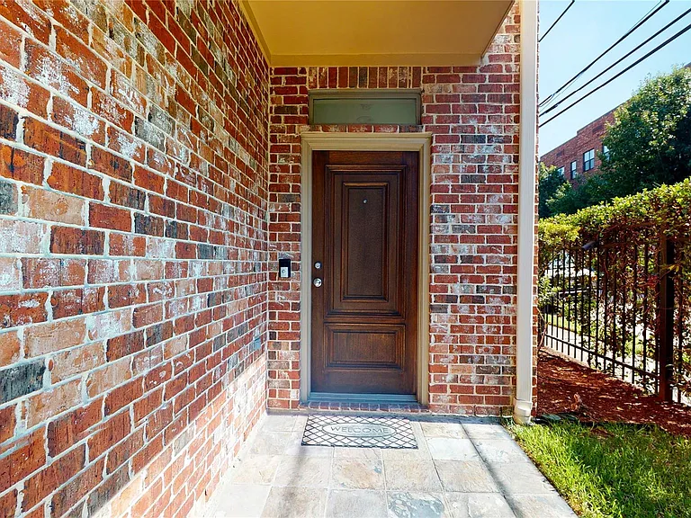 3826 Center St — Photo 3