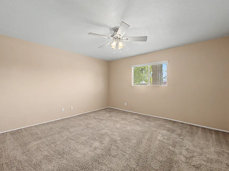 1324 W 12th St — Photo 24