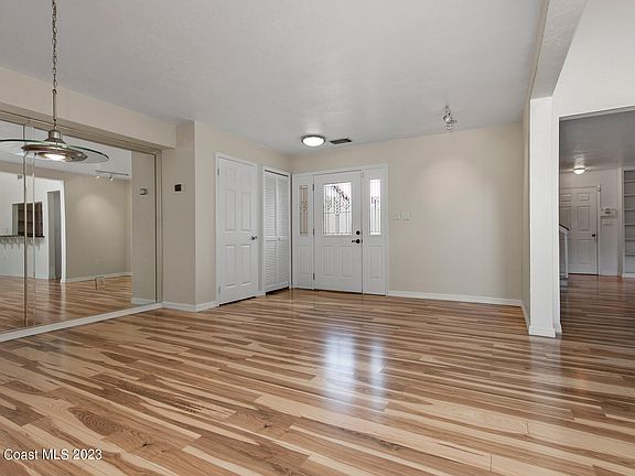 3rd image of 105 Osprey Ct
