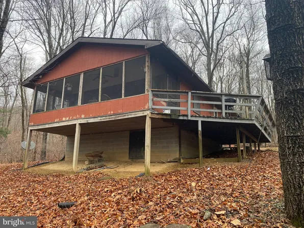124 Whispering Acres Ln, Great Cacapon, WV 25422
