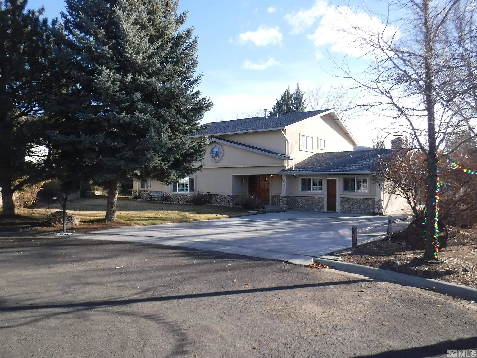 3380 Shawnee Cir photo 1