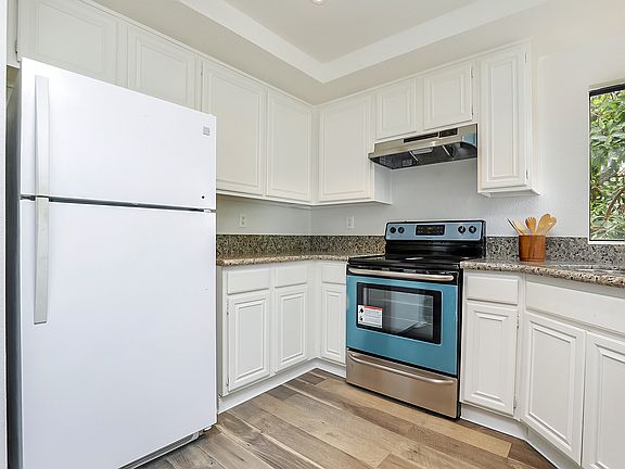 4th image of 22761 Lakeway Dr Unit 416