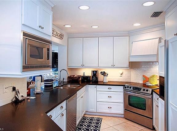 5th image of 3825 Coquina Dr