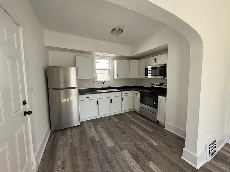 1719 SW Lane St — Photo 5