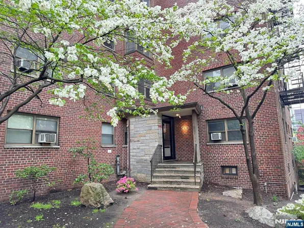 500 Linwood Dr APT 2G, Fort Lee, NJ 07024
