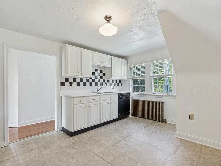 340 N Penn St — Photo 9