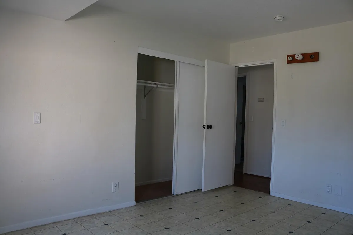 Building Photo - 1320 Holly Ave #R2