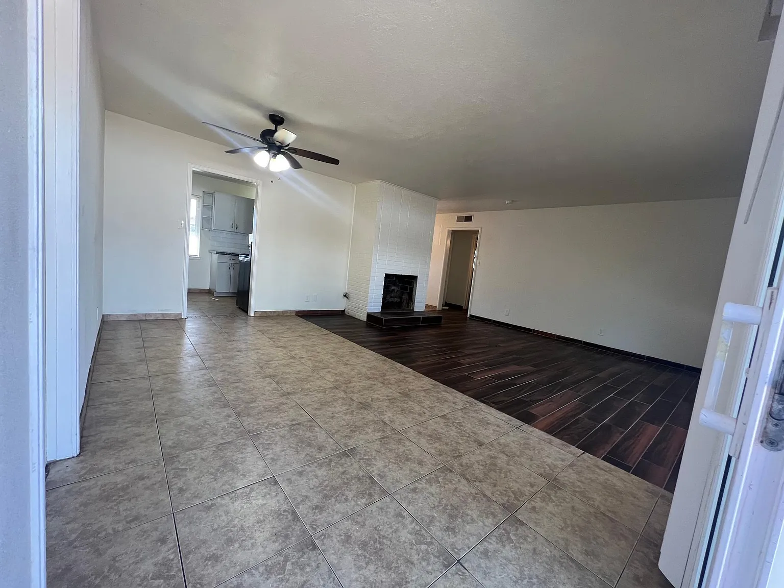 3 bed, 1048 sqft, $1,900 — Photo 4