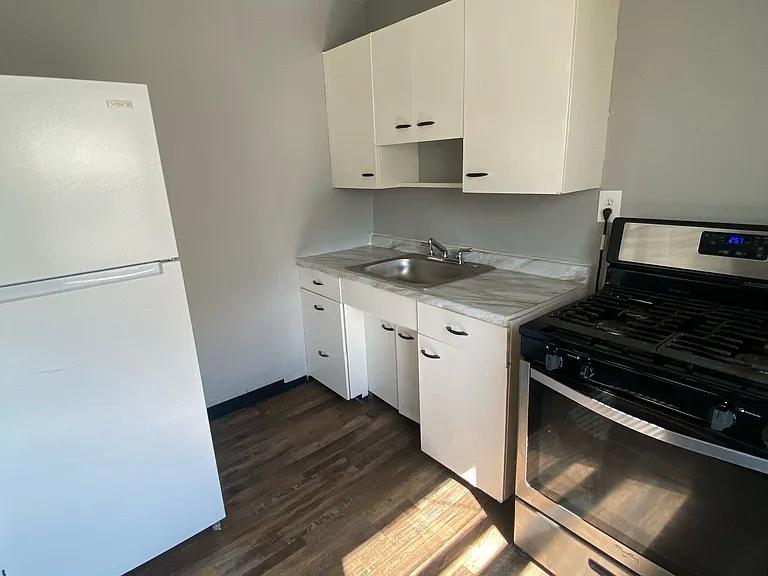 2332 Harrison Ave #5 — Photo 11