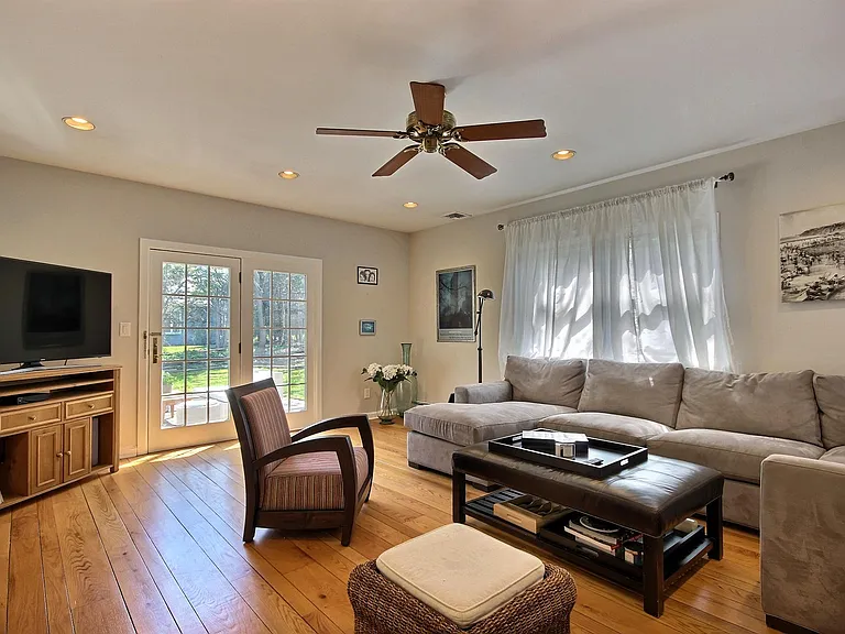 50 Woodmere Ln — Photo 10