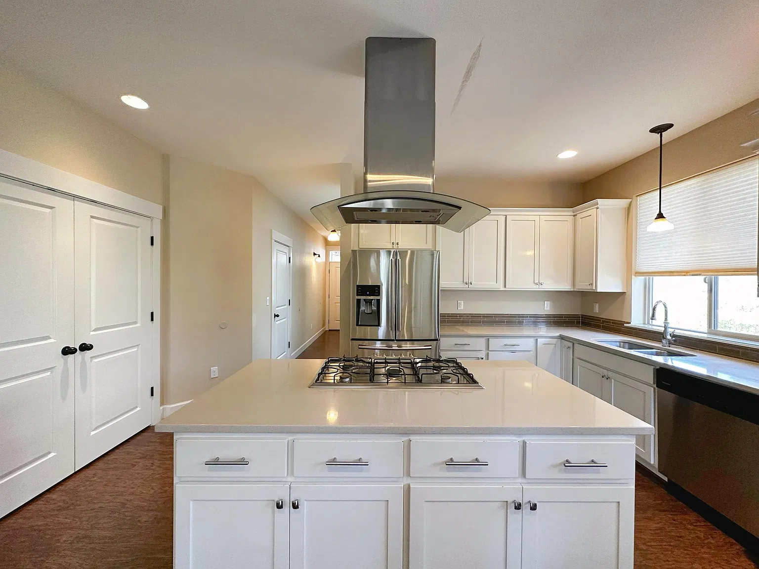 4 bed, 1900 sqft, $3,200 — Photo 2