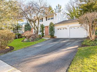 539 Wakefield Dr, Metuchen, NJ 08840
