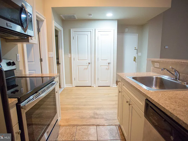1100 Spruce St #1C — Photo 11