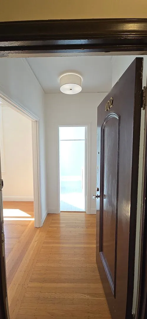 2065 California Street (7061r) — Photo 2