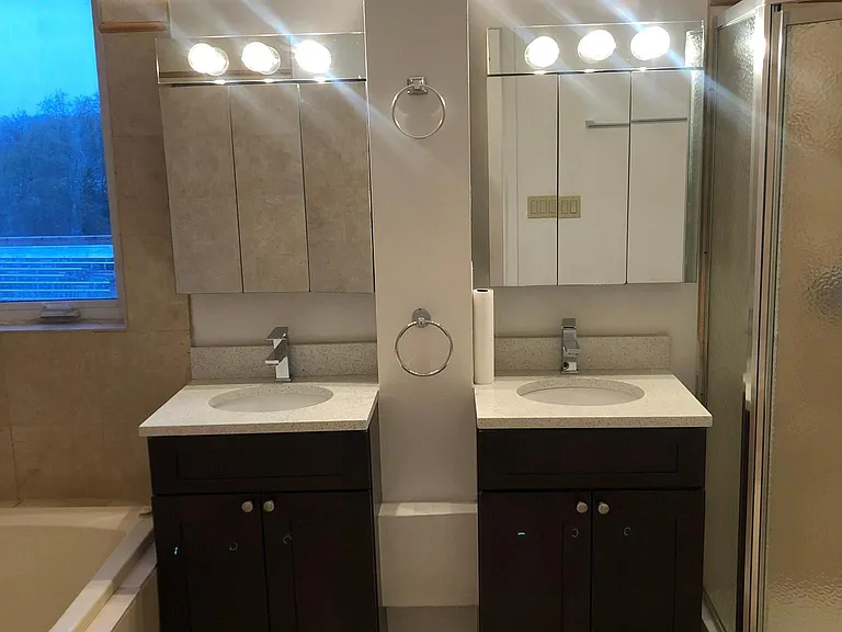 237 Great Neck Rd #4B — Photo 3