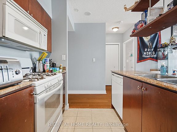 5th image of 10 Navy Wharf Ct #2107