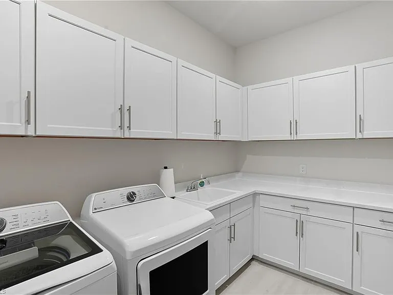 15063 Longs Ln — Photo 32