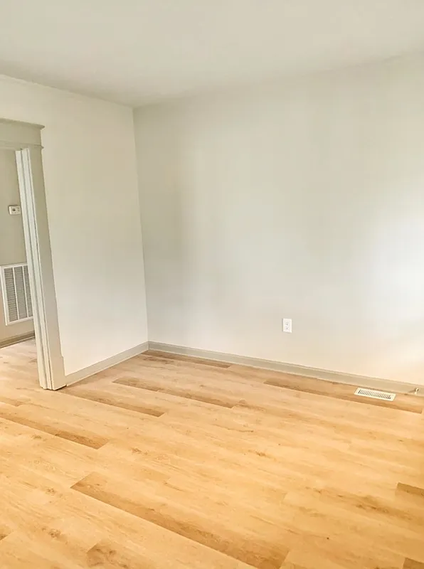 3 bed, 2.0 bath, 1120 sqft, $2,100 — Photo 2