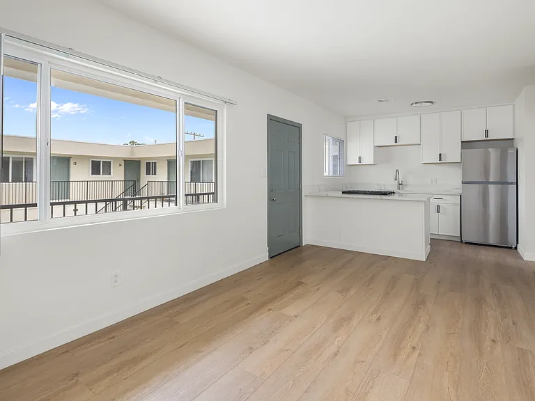 1647 Grand Ave #1 — Photo 12