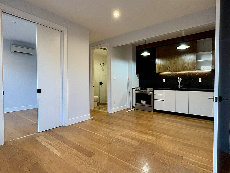 557 Midwood St #3A — Photo 7