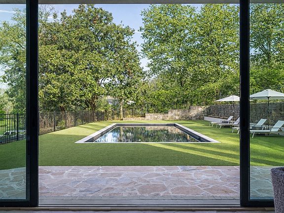3rd image of 1049 Overton Lea Rd