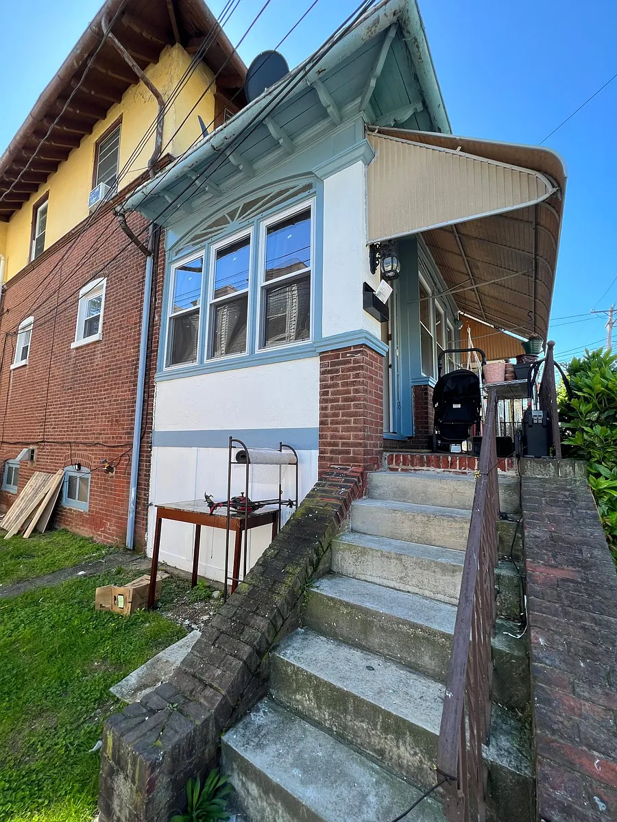 Building Photo - 33 Sellers Ave #1